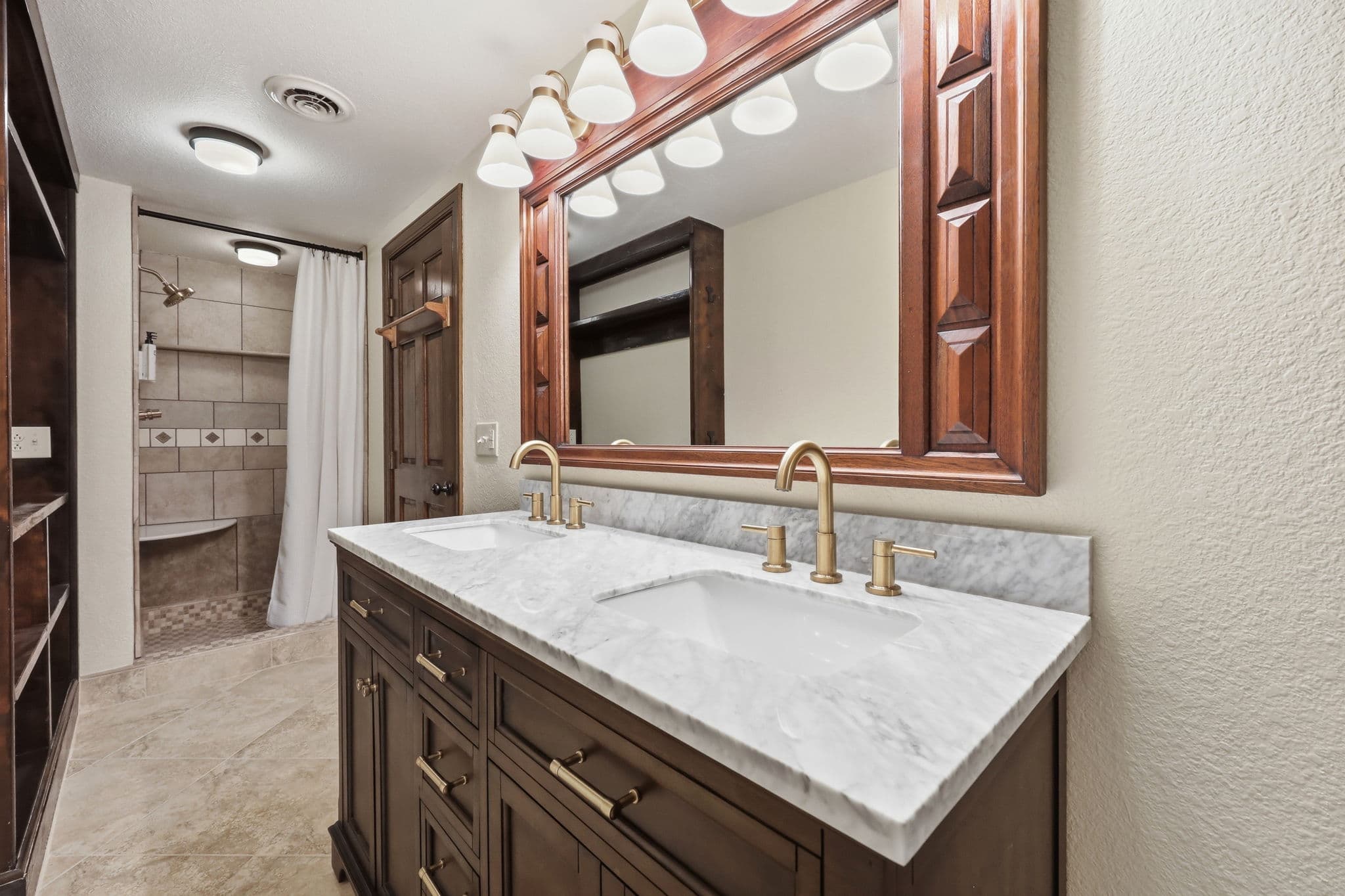 Bathroom with Tile Shower